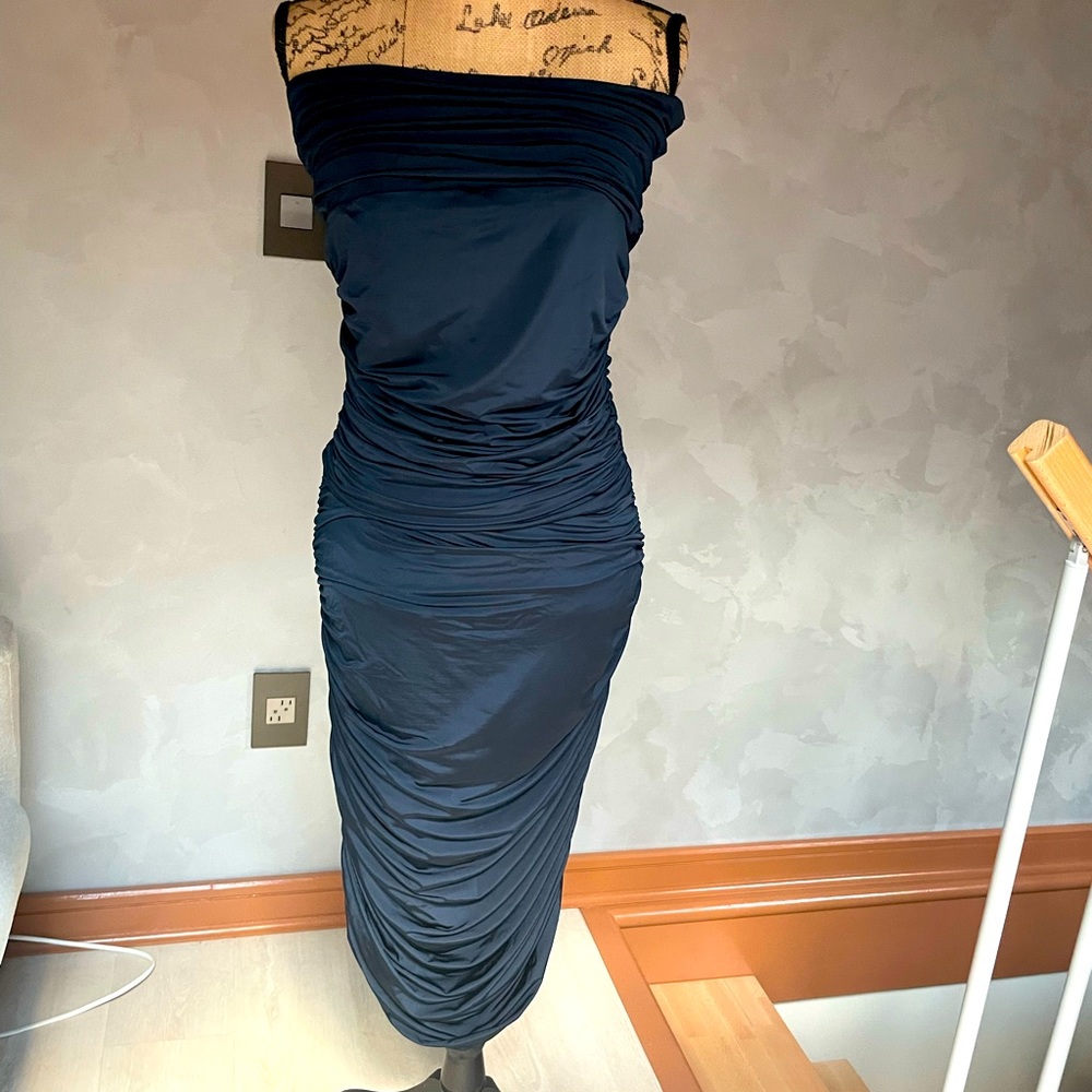 TAHARI navy dress. Size 8